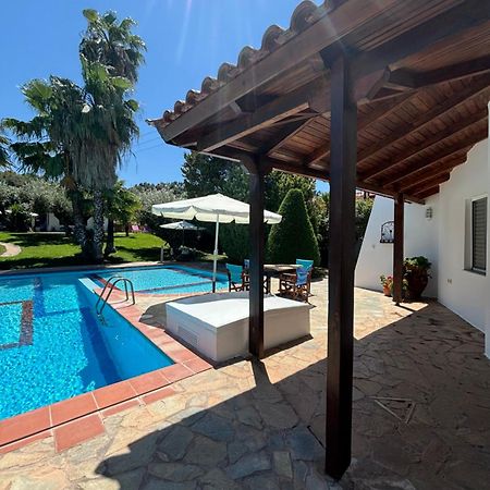 Country House With Pool And Big Garden オロポス エクステリア 写真