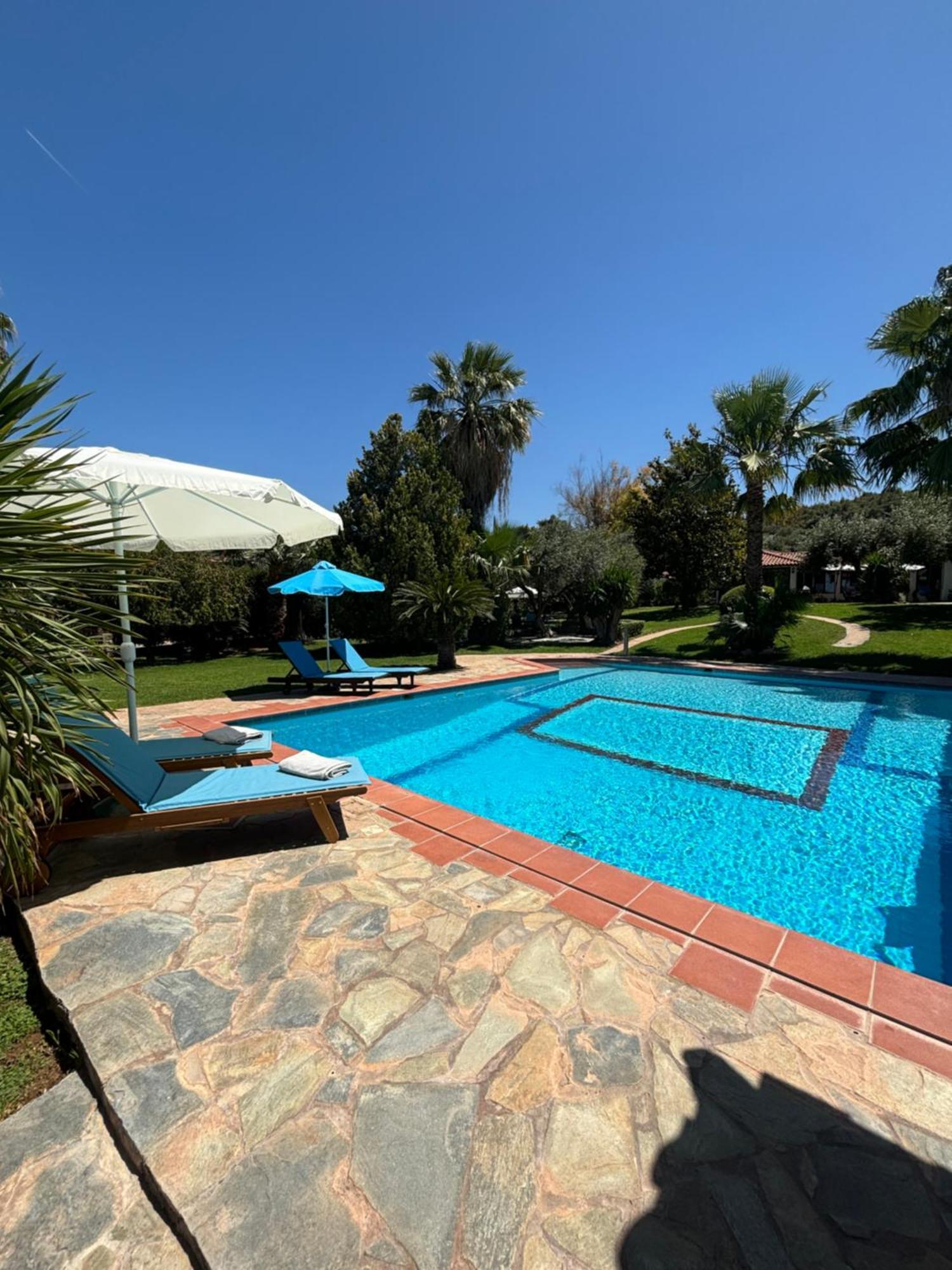 Country House With Pool And Big Garden オロポス エクステリア 写真
