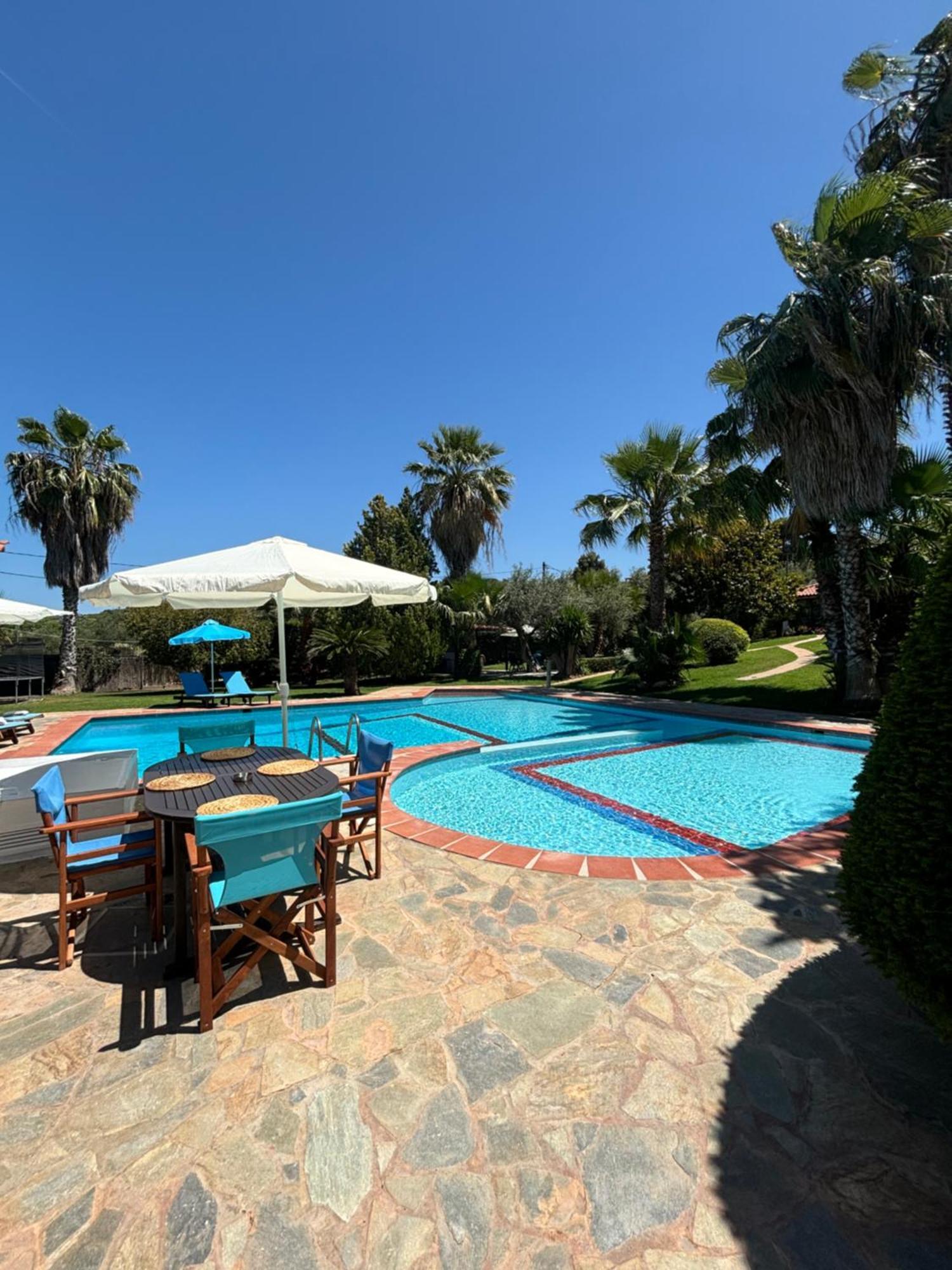 Country House With Pool And Big Garden オロポス エクステリア 写真